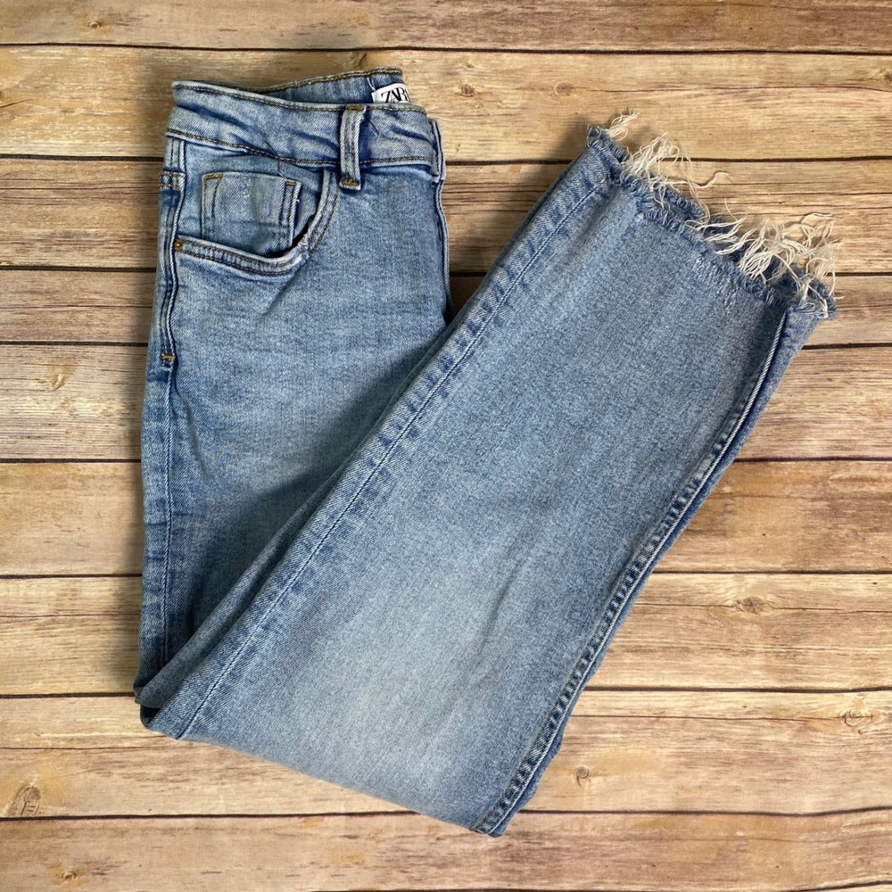Zara Women's High Waisted Ankle  Straight Leg Jeans Light Wash Raw Hem Size 6
